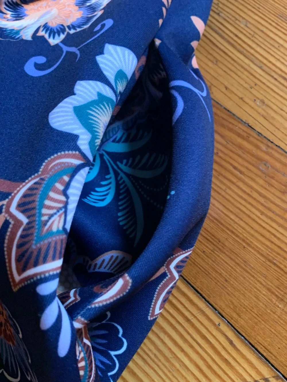 Vince Camuto Navy Floral V-Neck Midi Dress